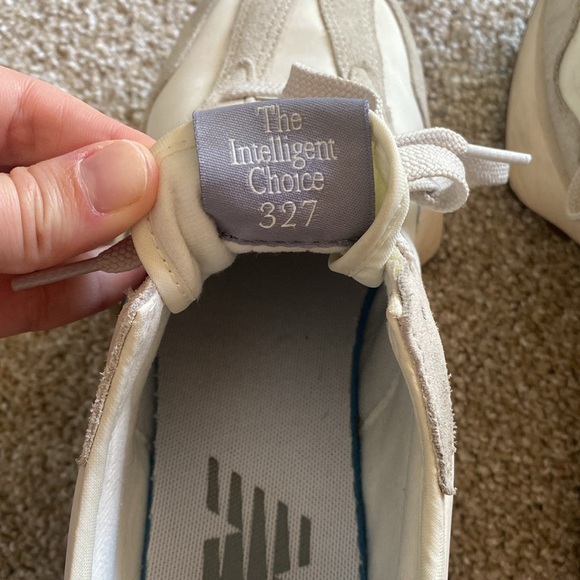 New Balance 327 Sneakers W9.5/M8 in Moonbeam & Grey - Picture 15 of 16